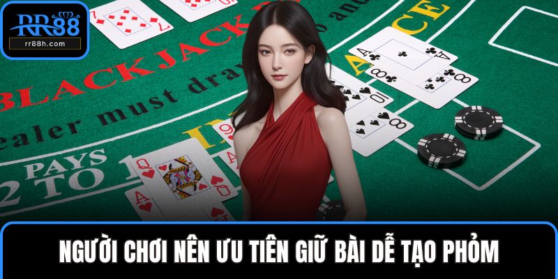 Người chơi nên ưu tiên giữ bài dễ tạo phỏm